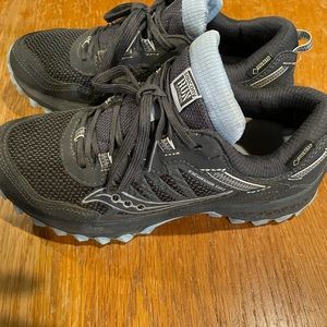 Women’s Saucony running sneaker size 6.5